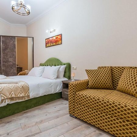 Golden Light Hotel ティビリシ エクステリア 写真