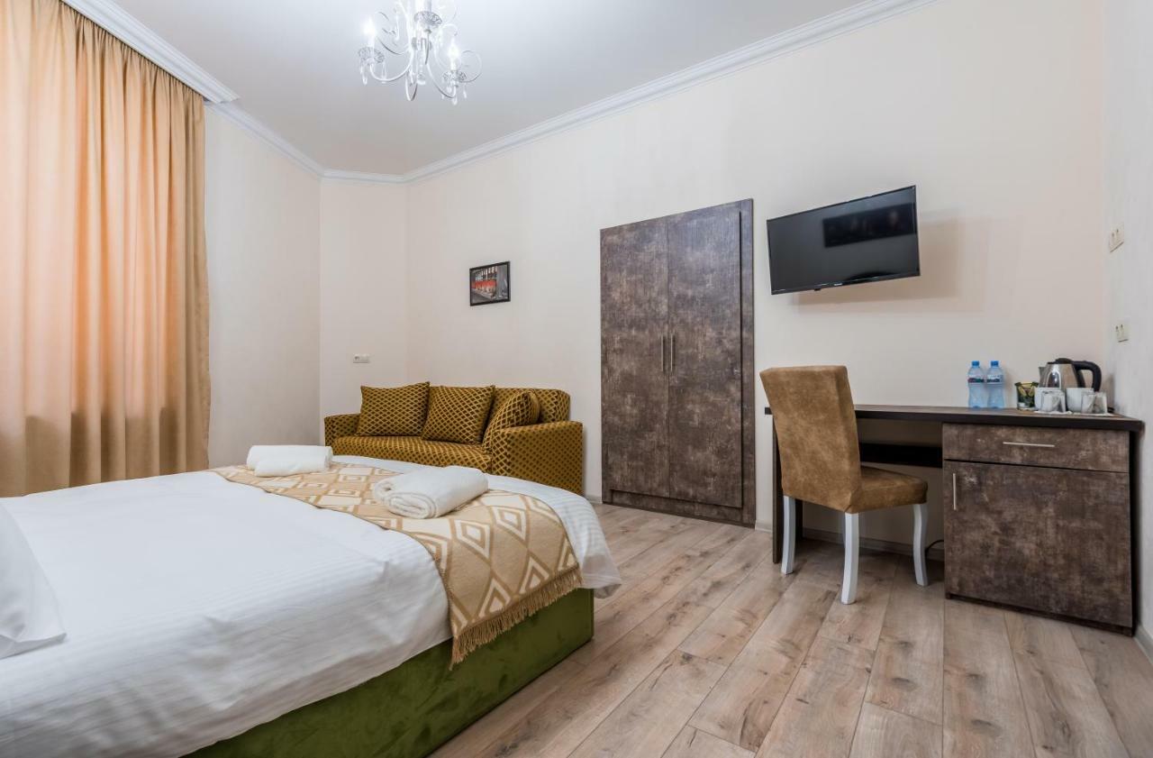 Golden Light Hotel ティビリシ エクステリア 写真